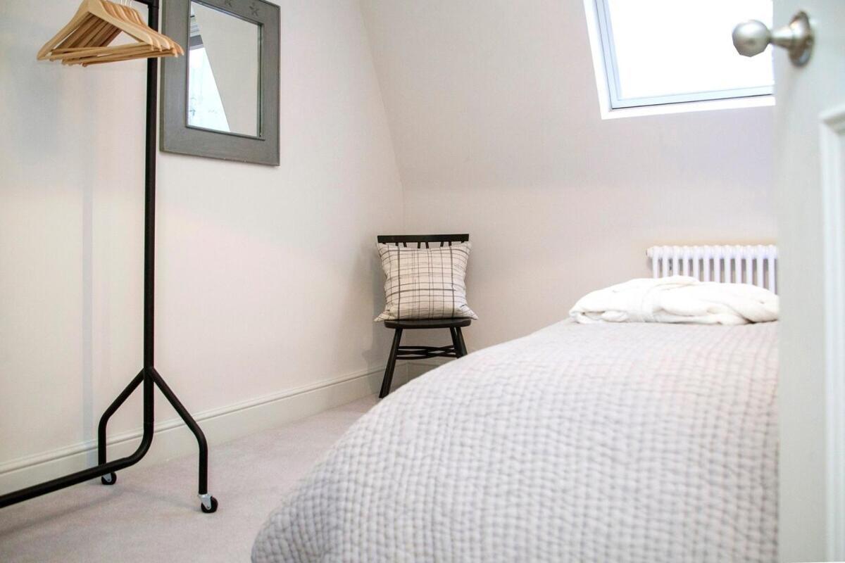 Stylish Wood Street Apartment Bath Dış mekan fotoğraf