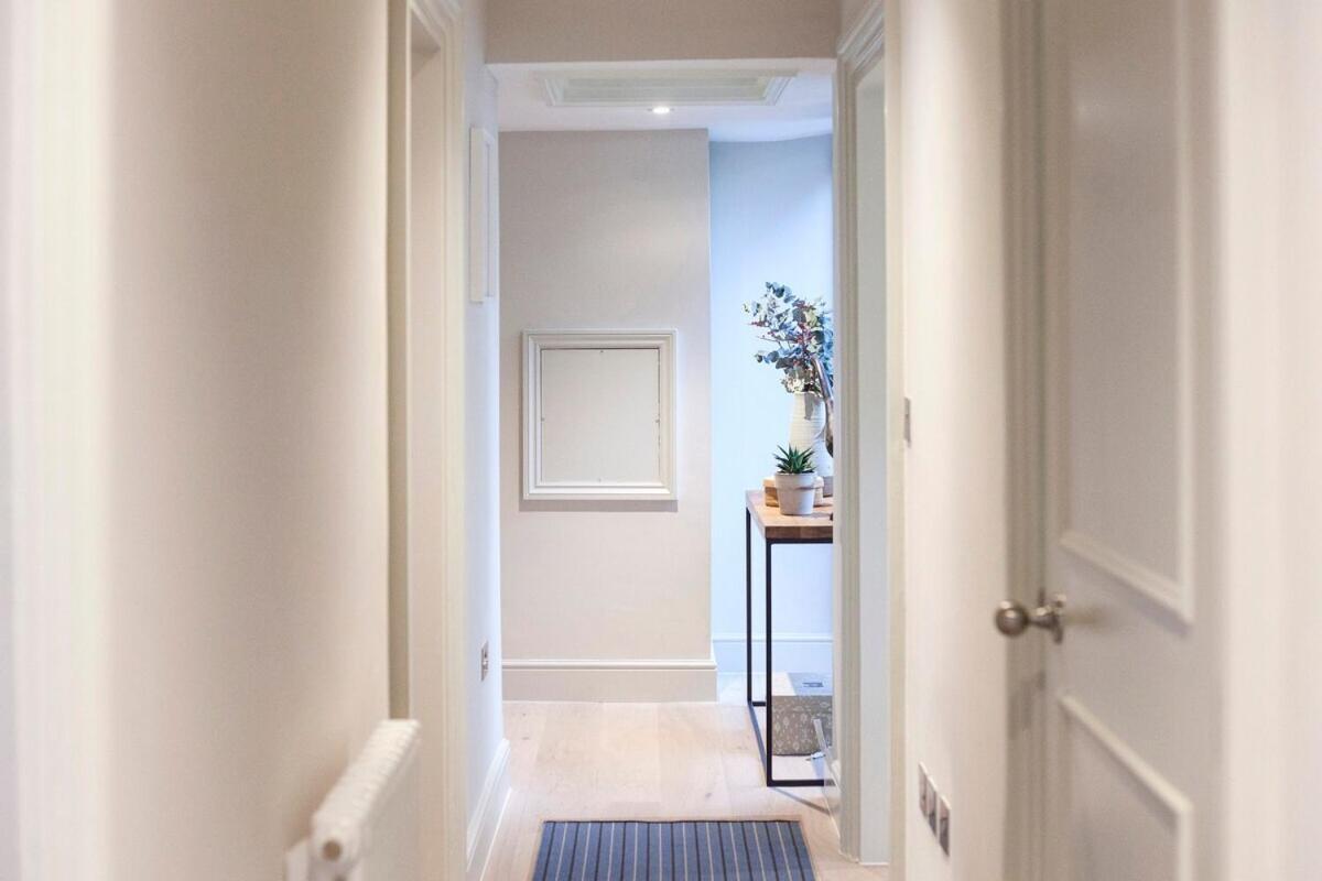 Stylish Wood Street Apartment Bath Dış mekan fotoğraf