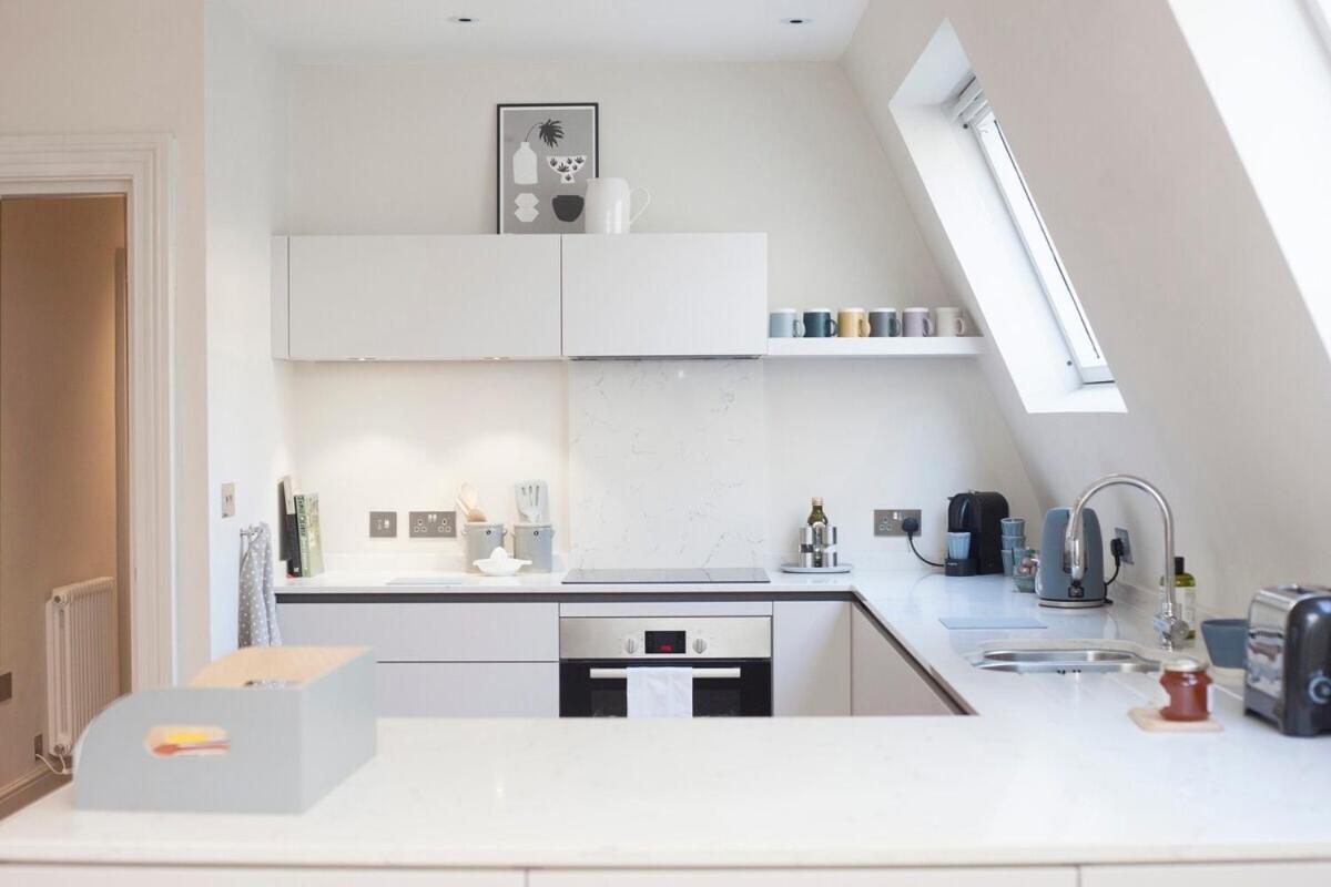 Stylish Wood Street Apartment Bath Dış mekan fotoğraf