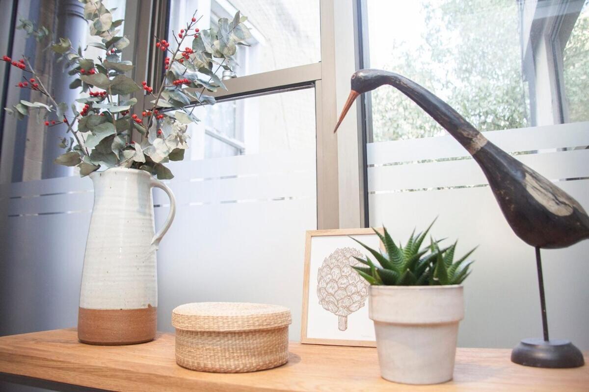 Stylish Wood Street Apartment Bath Dış mekan fotoğraf