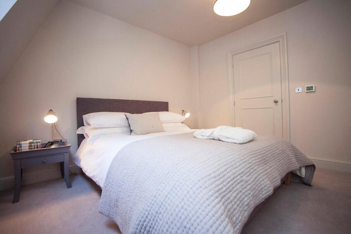 Stylish Wood Street Apartment Bath Dış mekan fotoğraf